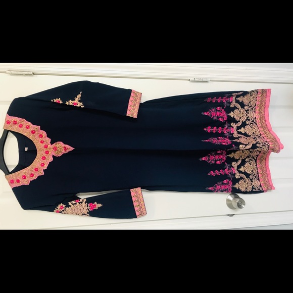 #18 ✅✅✅Indian/Pakistani Embroidery Salwar Kameez - Picture 3 of 6